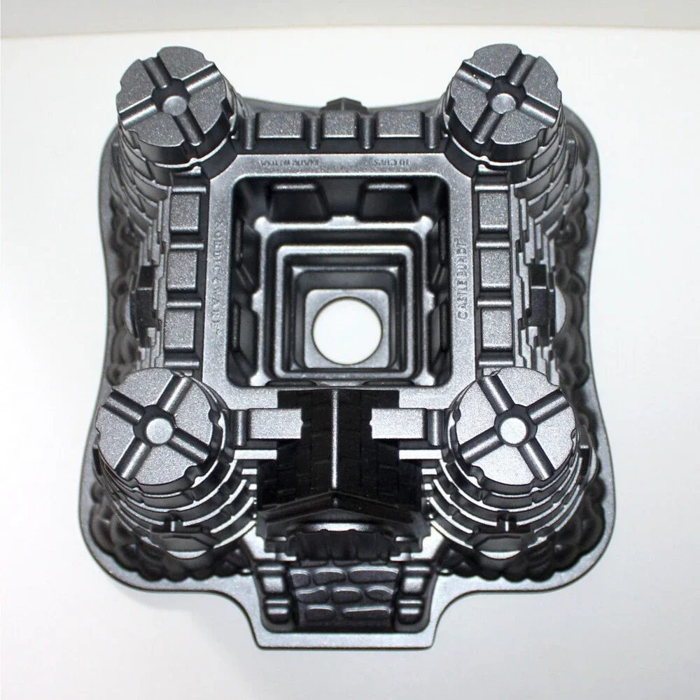 Nordic Ware Castle Bundt Cake Pan bakeware nonstick 10 cup Cast Aluminum USA